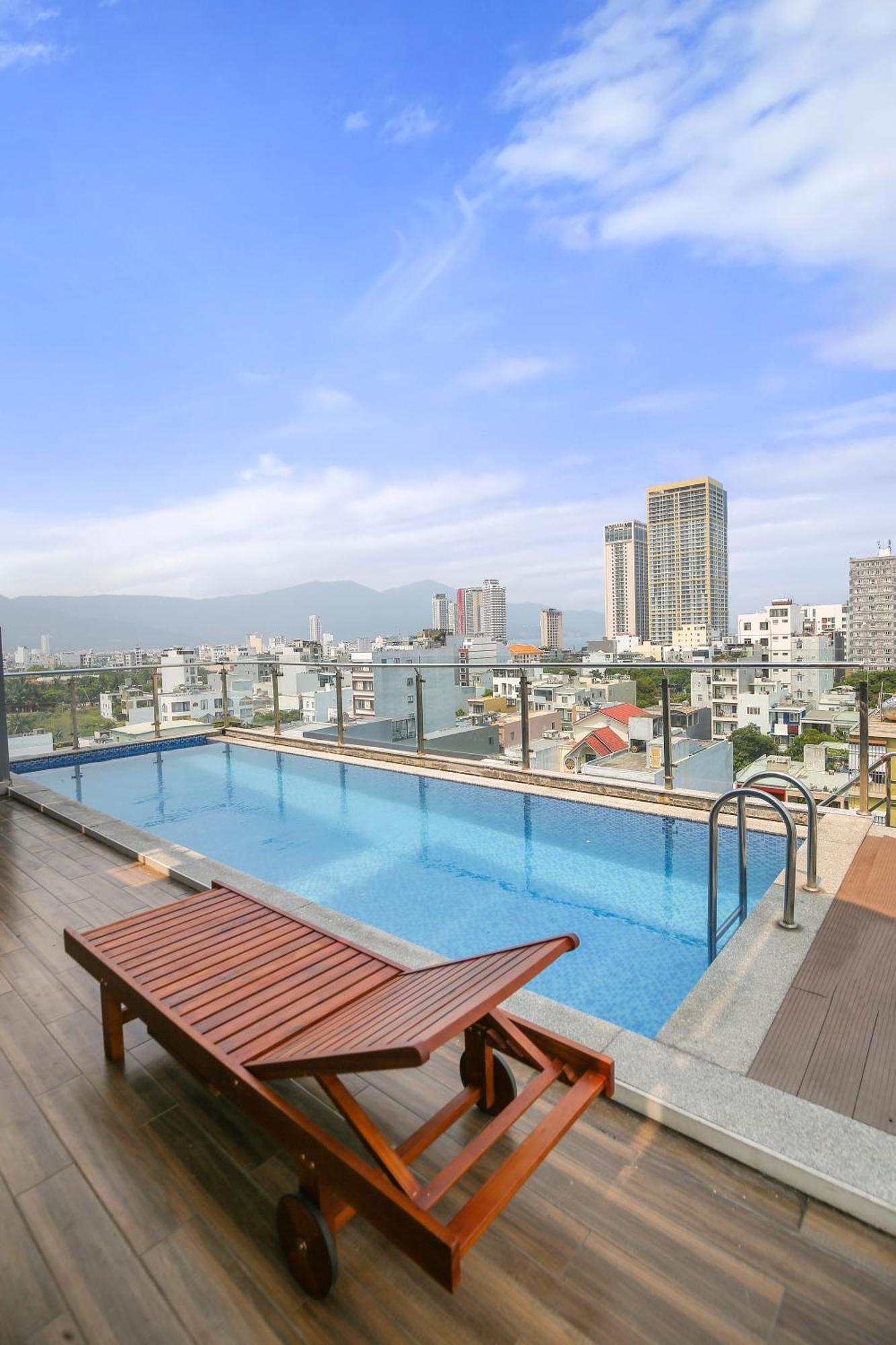 Sea Hotel & Apartment Da Nang Bagian luar foto